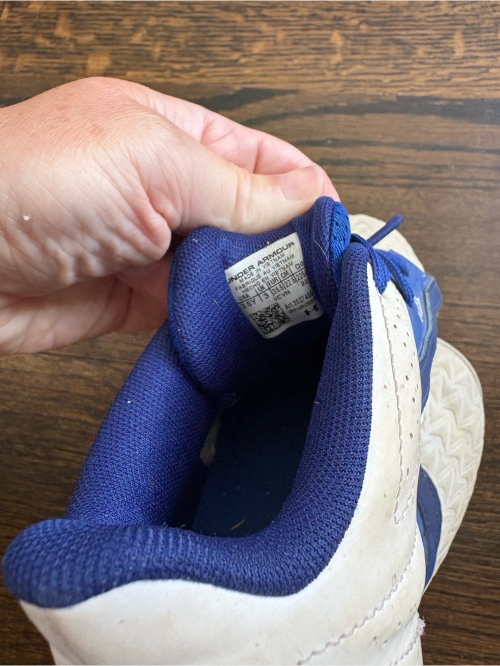 Under Armour Blue and White Youth cleats 3.5 - Picture 5 of 5